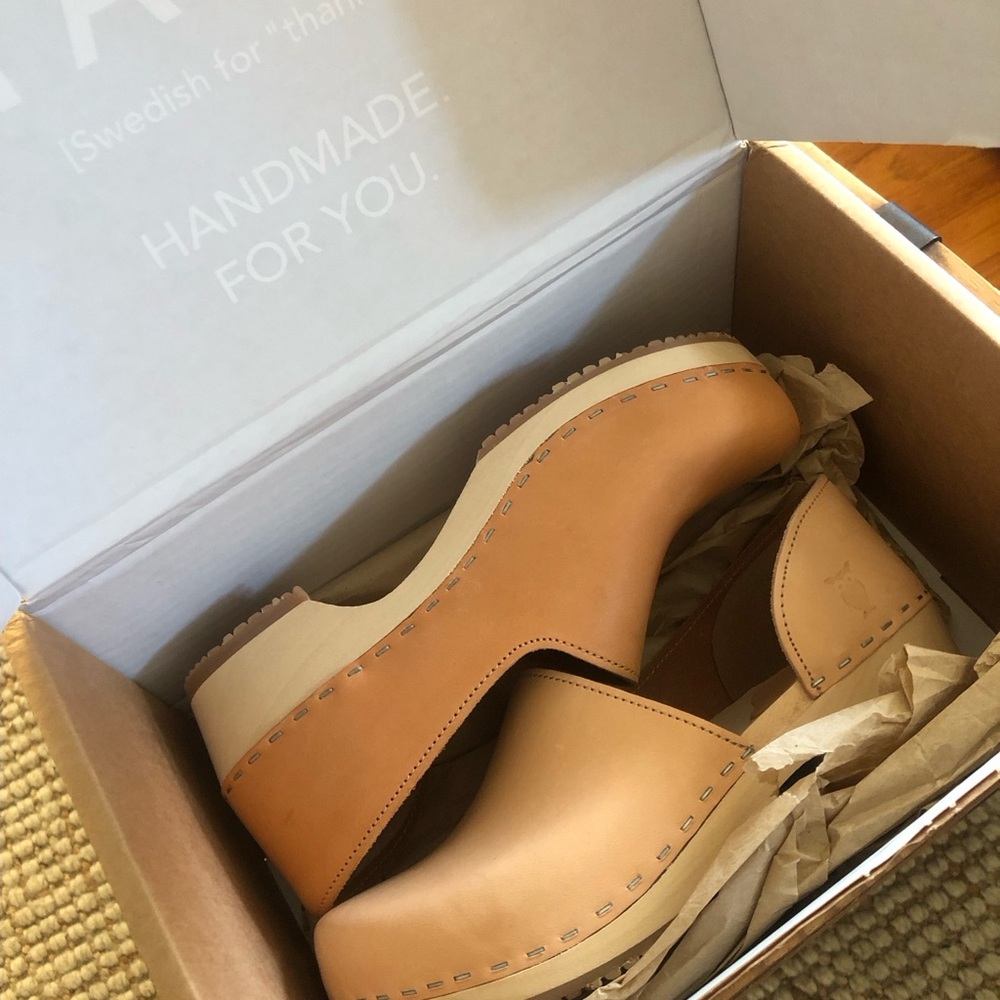 Stylish Tan Clogs for Women